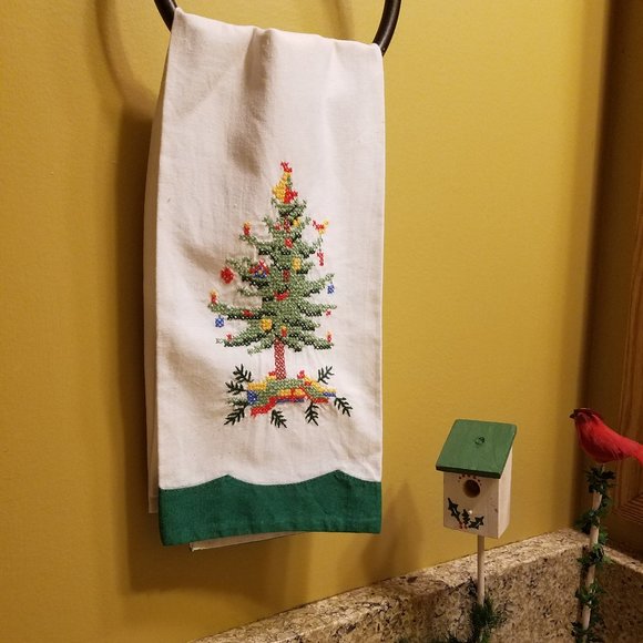 2 -TWO Vintage Lillian Vernon Christmas Tree Guest Towels Cross Stitch Bathroom - Picture 8 of 17